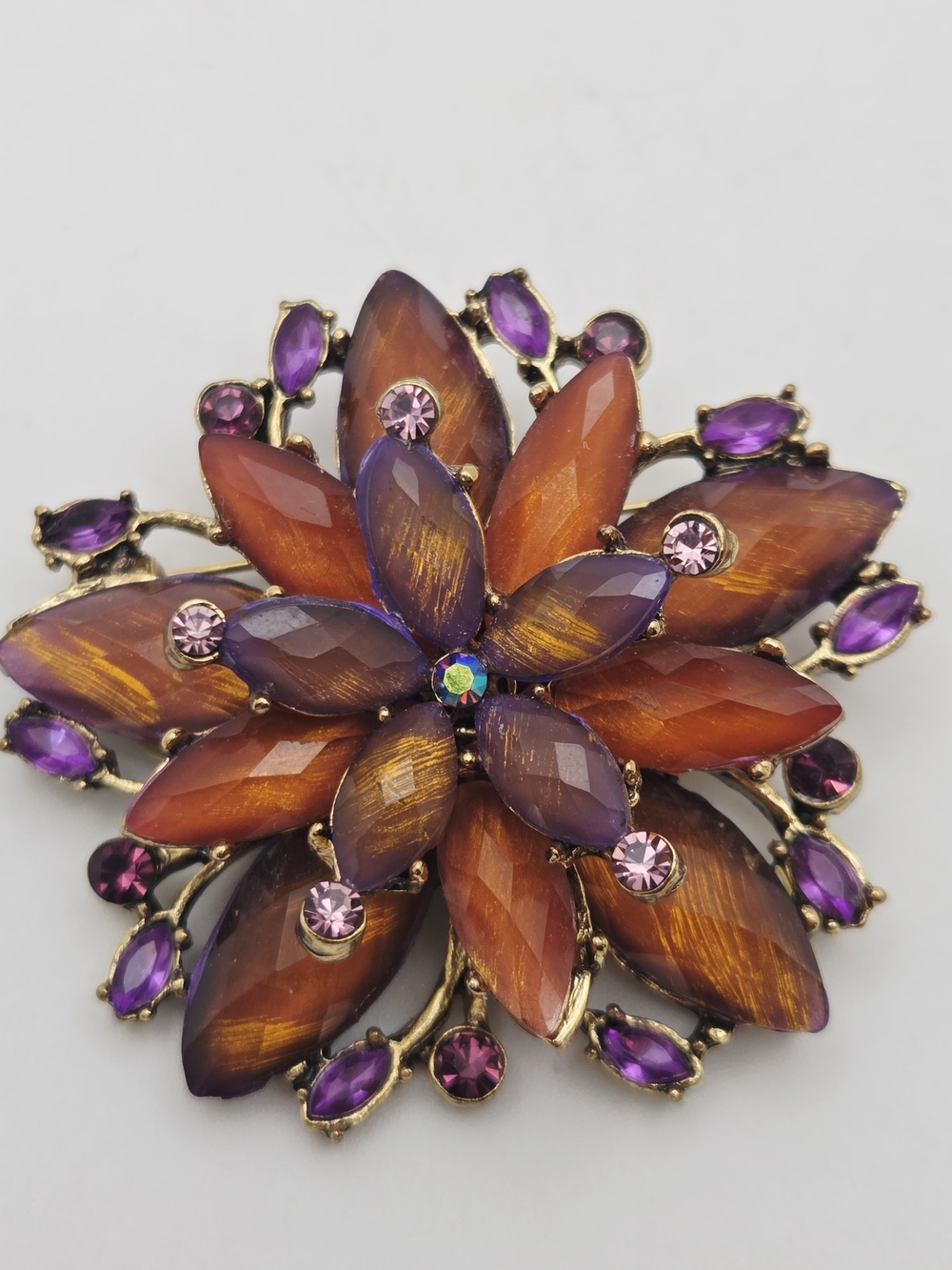 Brooch Pin 3 Tiered Oval Shaped Stones Unsigned Stunning